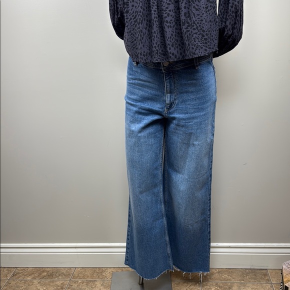 Mango Denim - MANGO WIDE leg high rise cropped raw hem Catherine  jeans in euc 26